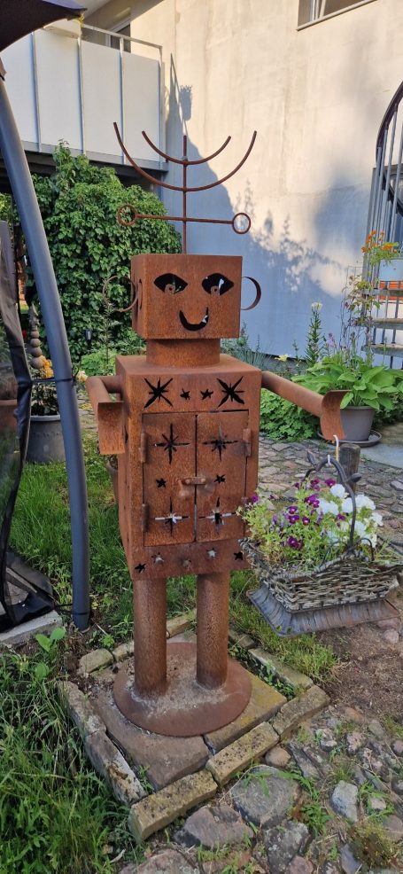 Skulptur im Garten der Ferienwohnung Geltow